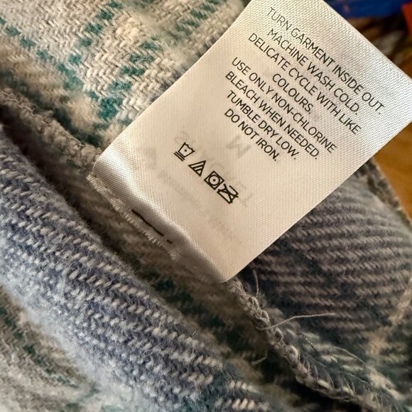 Womens Plaid Shacket Size M Blue Gray Button Up Coat Warm Cabincore Jacket - Picture 12 of 16